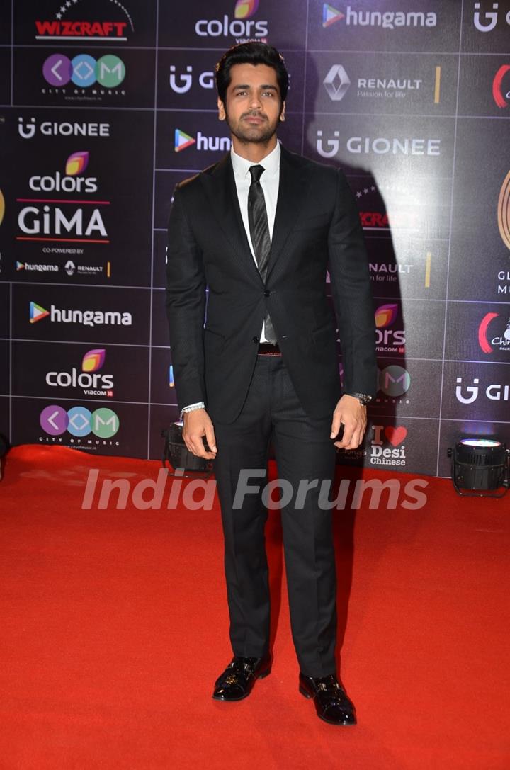 Arjan Bajwa at COLORS GiMA AWARDS 2016