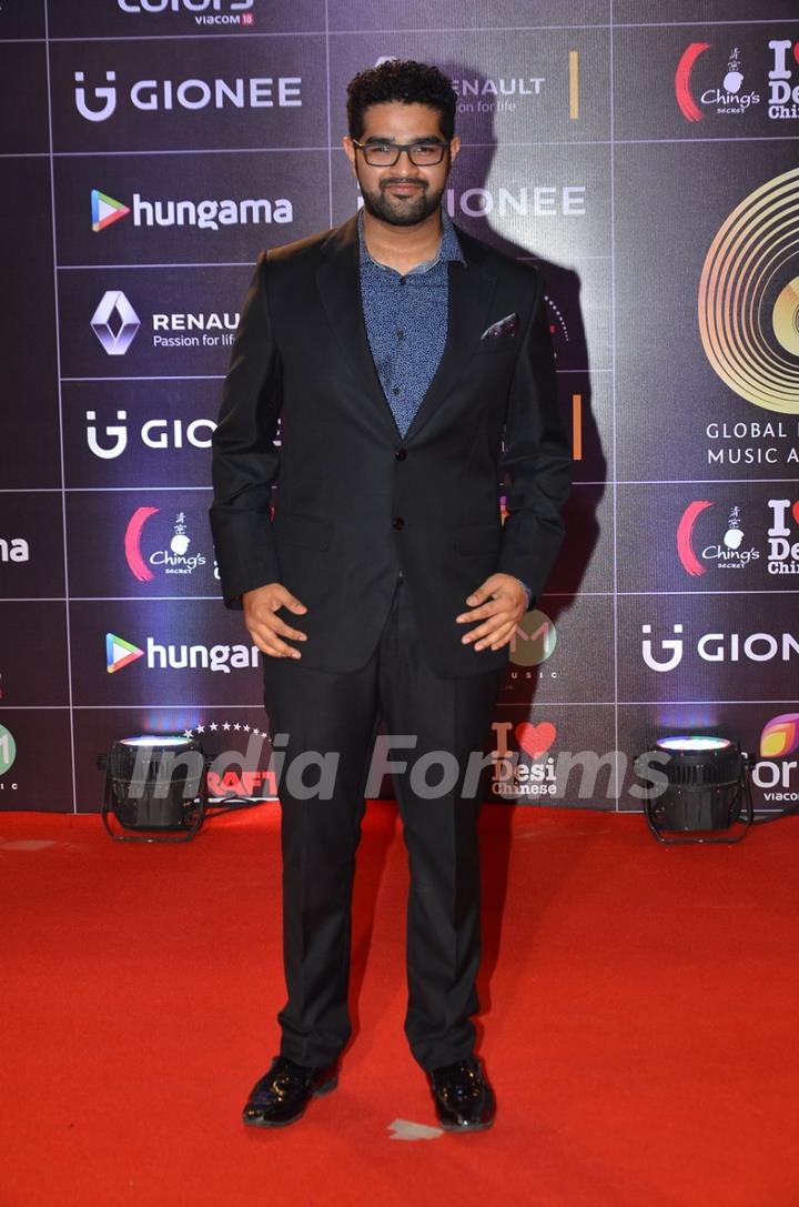 Siddharth Mahadevan at COLORS GiMA AWARDS 2016