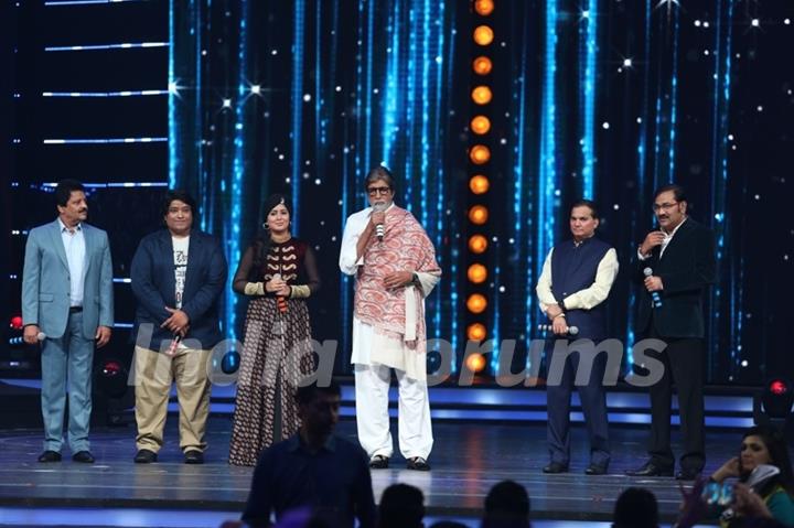 Amitabh Bachchan, Udit Narayan, Lalit Pandit and Sudesh Bhosle at COLORS GiMA AWARDS 2016