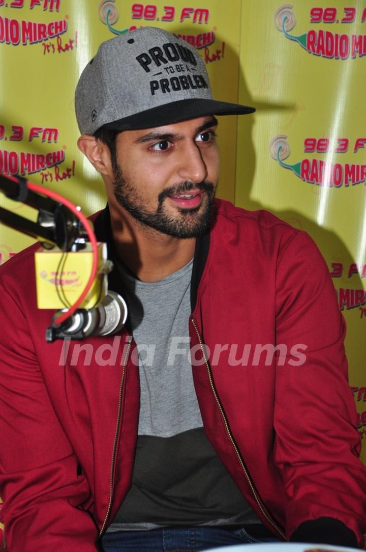 Tanuj Virwani goes live at Radio Mirchi for Promotions of 'One Night Stand'
