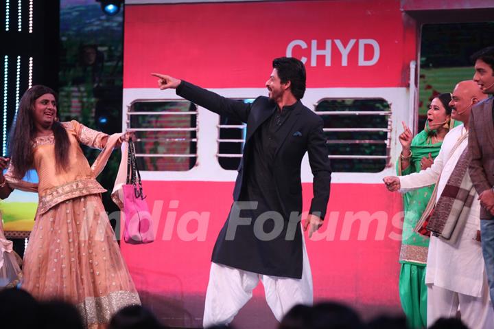 Shah Rukh Khan Promotes 'Fan on 'Chala Hawa Yeu Dya'