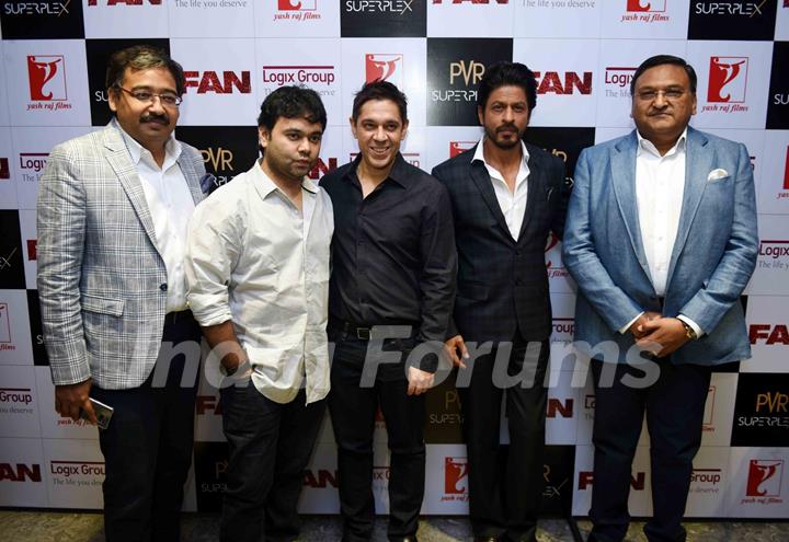 Shah Rukh Khan at Press Meet of 'Fan' in Noida