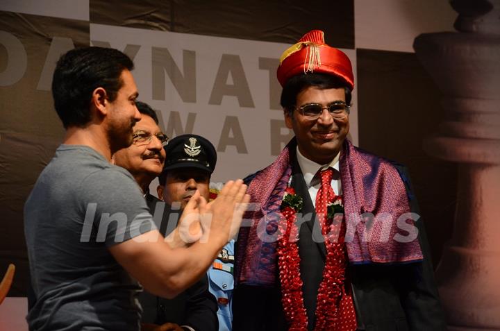 Aamir Khan and Vishwanathan Anand at Hridaynath Mangeshkar Award 2016