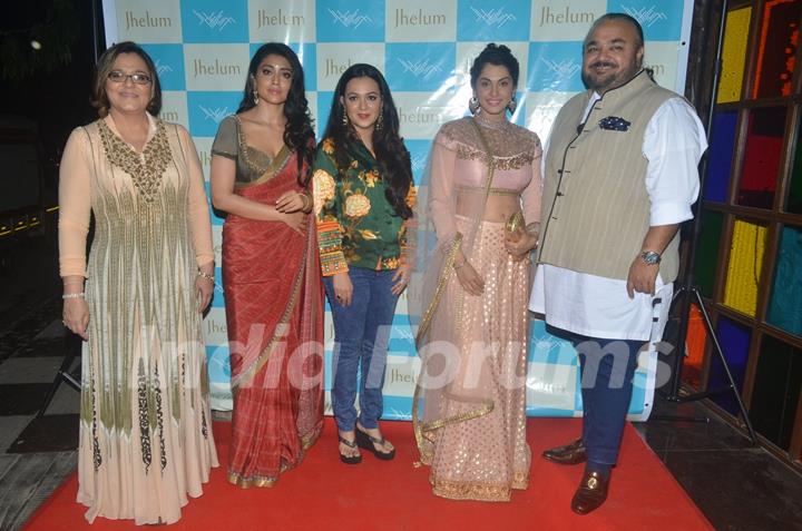 Shriya Saran and Isha Koppikar at Jhelum Store for JJ Valya Preview