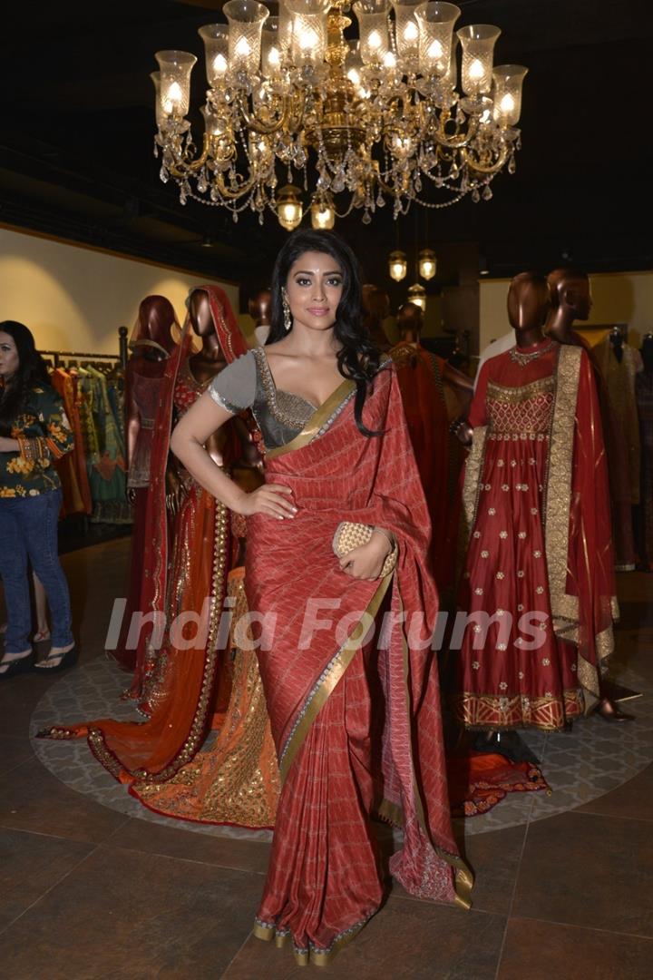 Shriya Saran at Jhelum Store for JJ Valya Preview