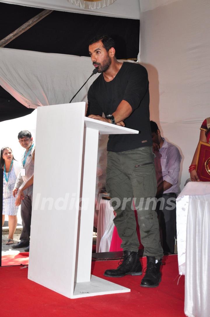 John Abraham at Bisleri Student Felicitation