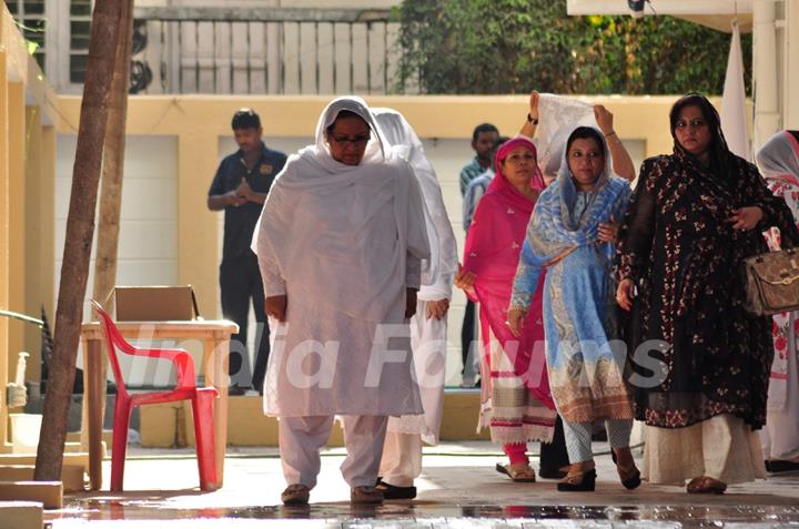 Funeral of Firoz Nadiadwala's Mother Munira Nadiadwala