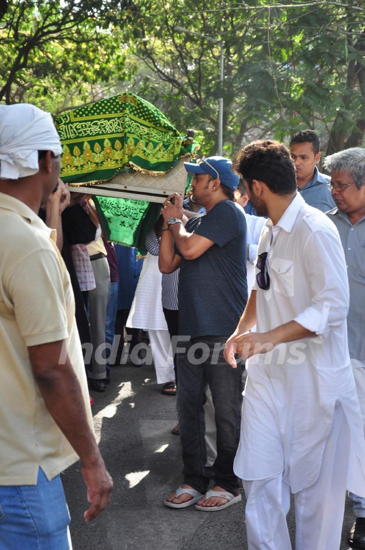 Sajid Ali at Funeral of Firoz Nadiadwala's Mother Munira Nadiadwala