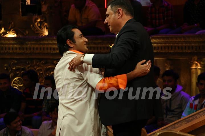 Boman Irani with Mubeen Saudagar at Promotions of 'Santa Banta Pvt. Ltd. on Comedy Nights Bachao