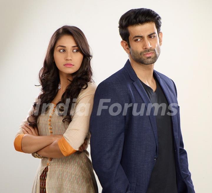 Nikita Dutta and Namik Paul in Ek Duje Ke Vaaste