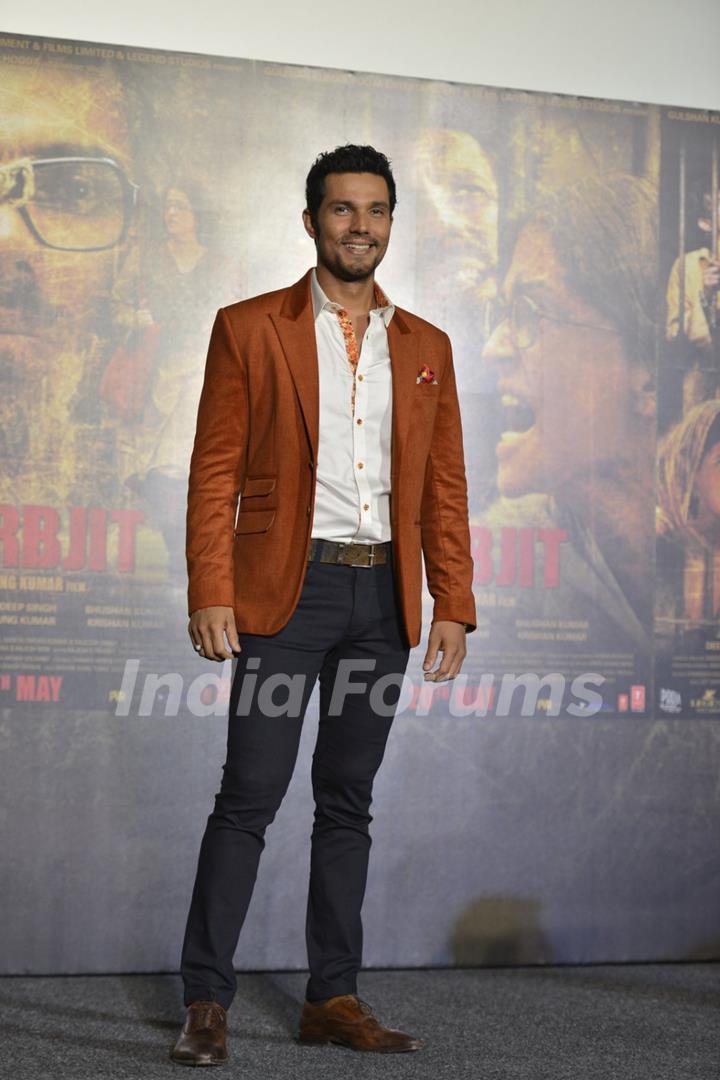 Randeep Hooda at Trailer Launch of 'Sarabjit'