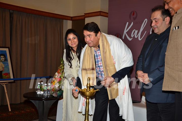 Randhir kapoor and Rajiv Kapoor at Artist Geeta Das's Exhibition