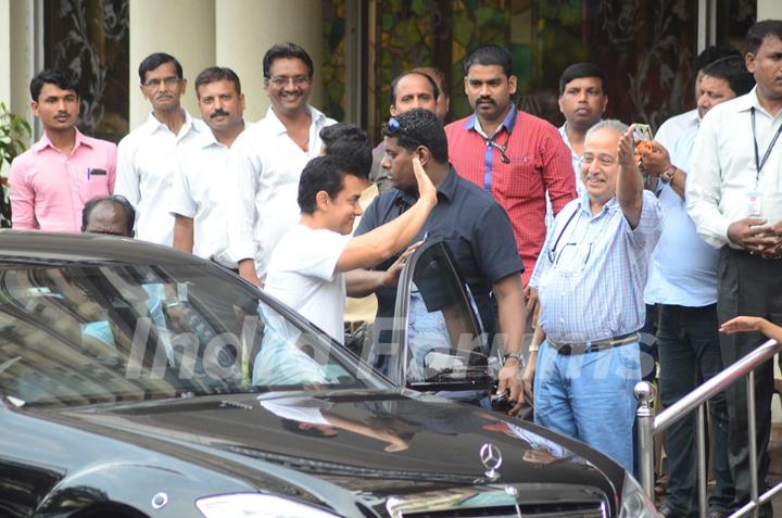 Aamir Khan Visits Dilip Kumar ji at Lilavati Hospital