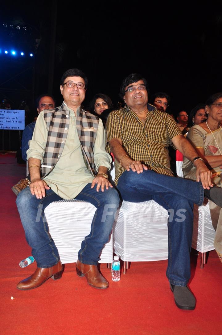 Ashok Saraf and Sachin Pilgaonkar at Color's Marathi Awards