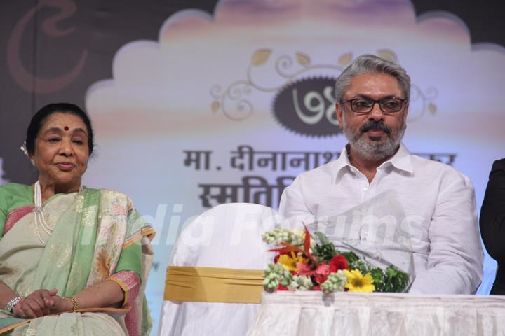 Asha Bhosle and Sanjay Leela Bhansali at Dinanath Mangeshkar Award