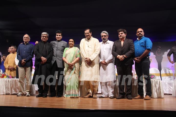 Asha Bhosle, Sanjay Leela Bhansali and Jeetendra at Dinanath Mangeshkar Award