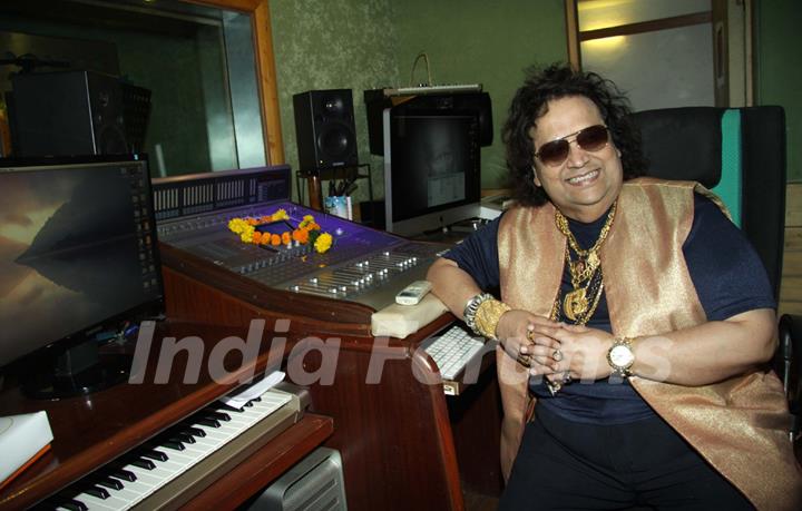 Bappi Lahiri at Mahurat of Film Sayonara Phir Milenge at Lahiri House