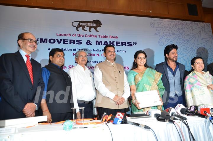 Shah Rukh Khan, Adi Godrej and CM Devendra Fadnavis at Launch of  Shaina NC's 'Book & Makers'