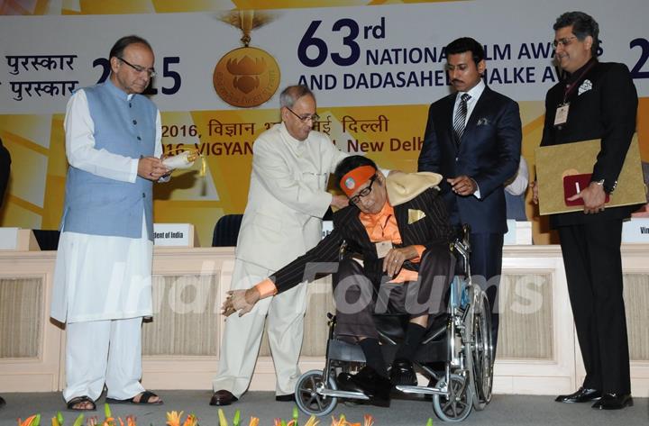 Manoj Kumar Felicitated with National Award