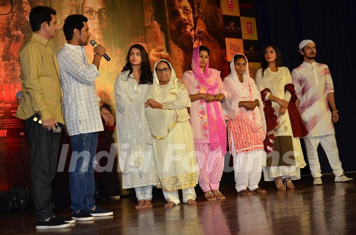 Randeep Hooda, Darshan Kumar, Aishwarya Rai Bachchan and Omung Kumar Pay Homage to Sarabjit