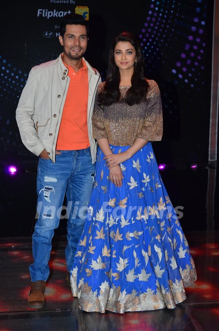 Randeep Hooda and Aishwarya Rai Bachchan at Promotions of Sarbjit on Show 'Sa Re Ga Ma Pa'