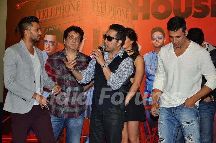 Riteish Deshmukh, Sajid Nadiadwala, Mika Singh & Akshay Kumar at Song Launch of 'Housefull 3'