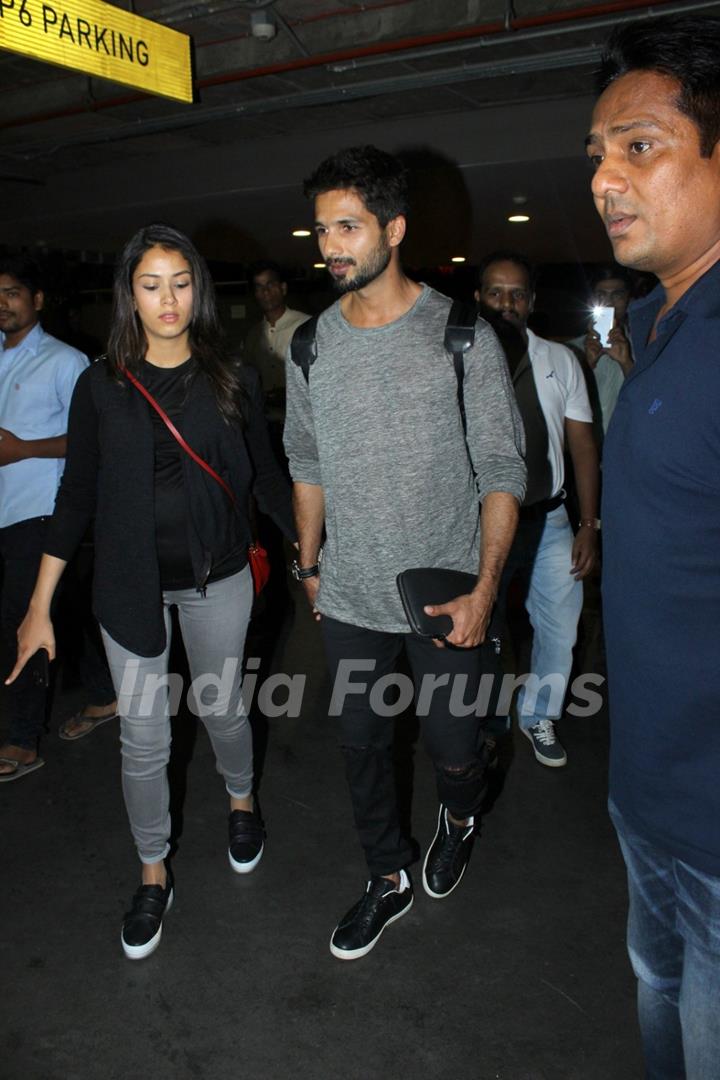 Shahid Kapoor and Mira Rajput Kapoor at Snapped at Airport