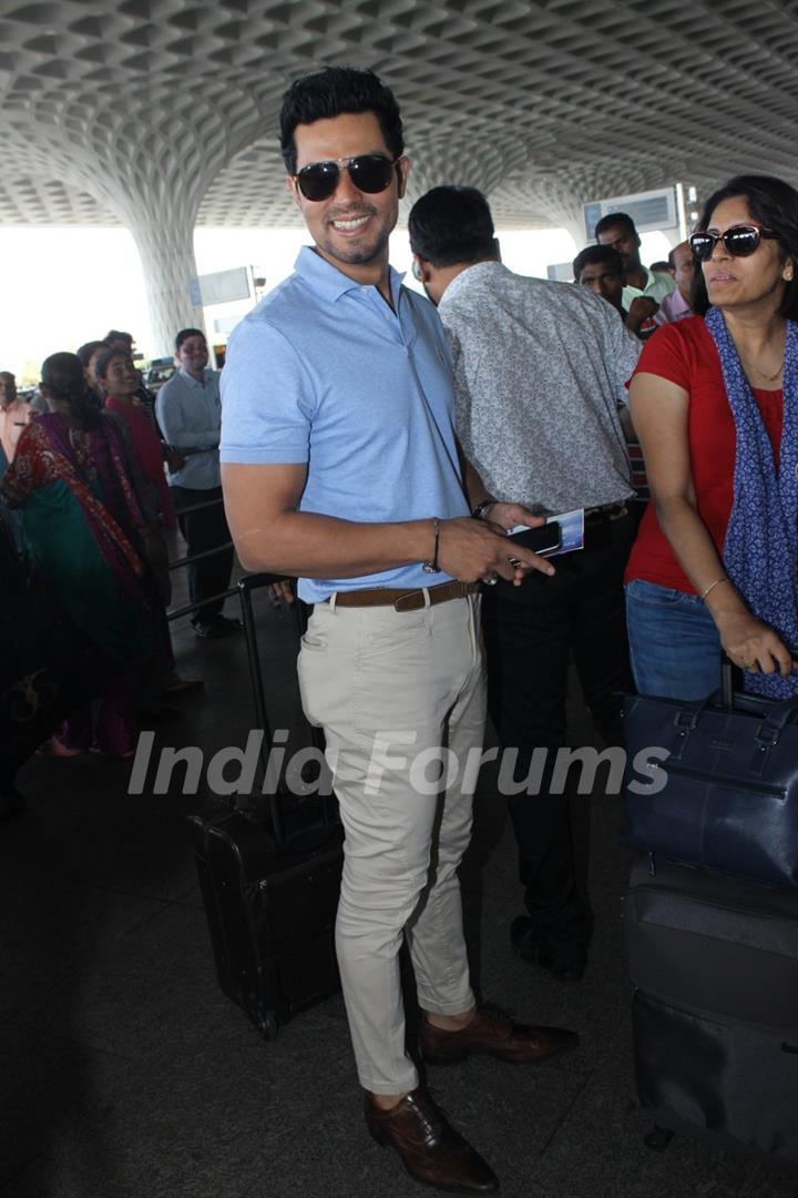 Randeep Hooda Snapped at Airport