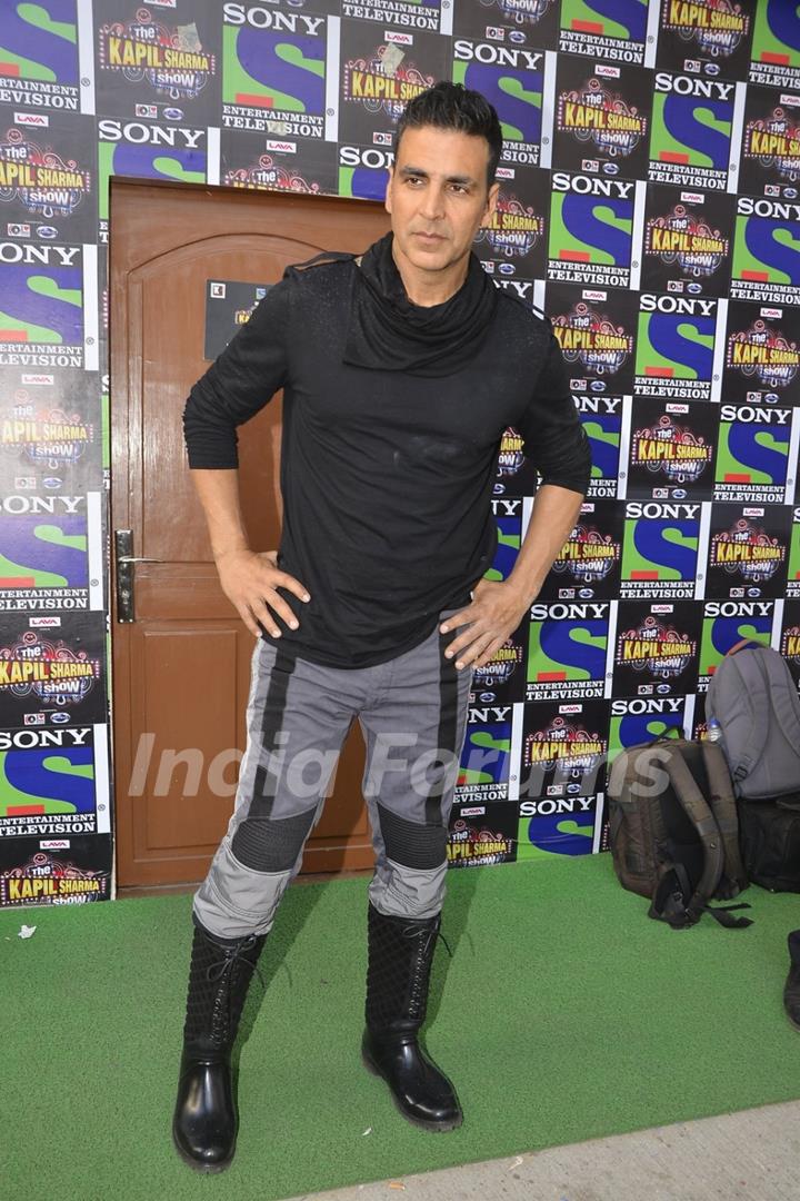 Akshay Kumar Promotes Housefull 3 on the sets of 'The Kapil Sharma Show'