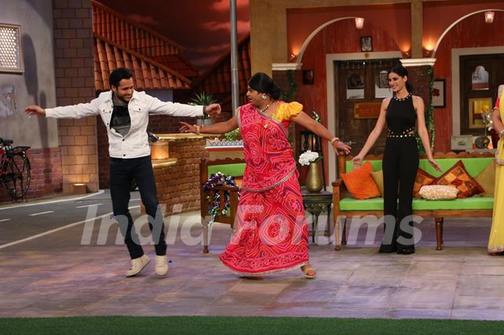 Emraan Hashmi and Nargis Fakhri Promote of 'Azhar' on the sets of 'Comedy Nights Live'