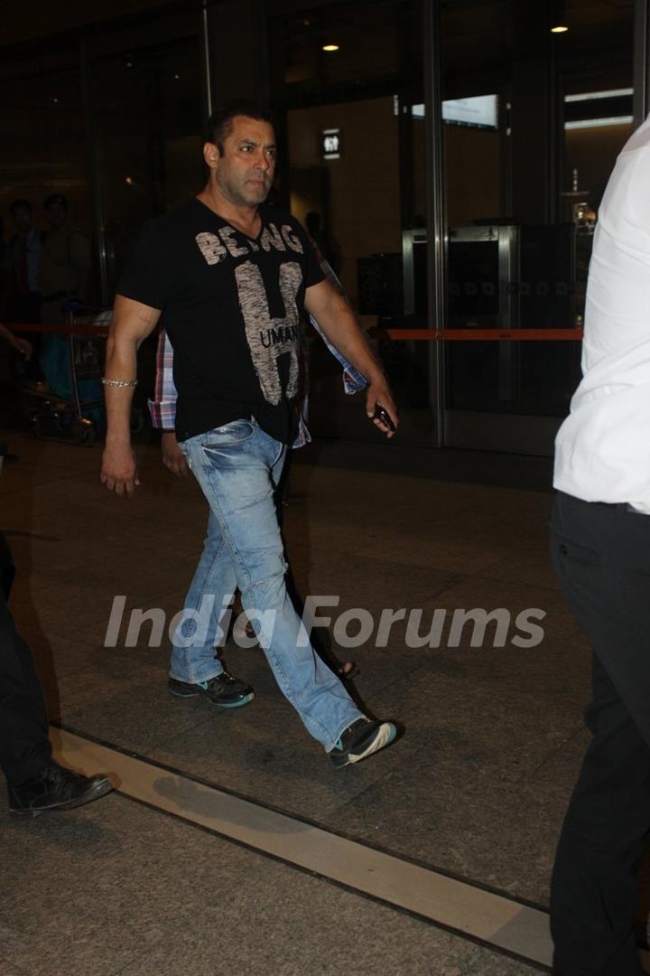 Salman Khan Snapped at Airport