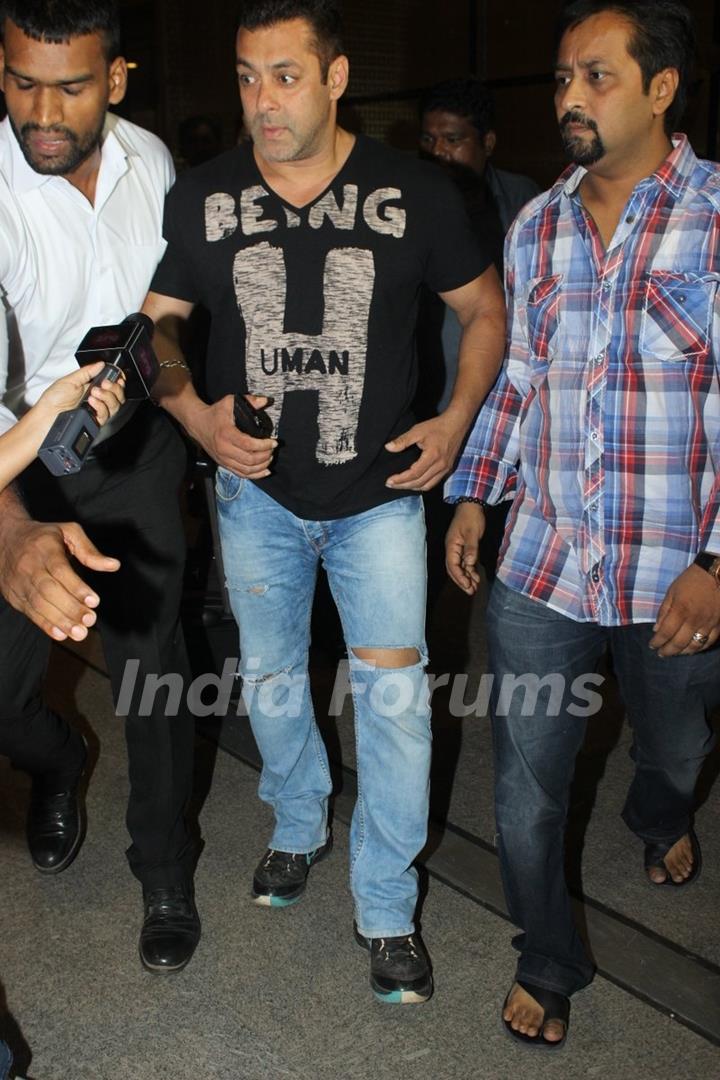 Salman Khan Snapped at Airport