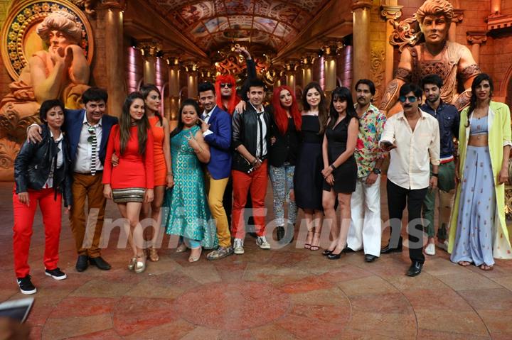 Meet Bros Have a Blast on the sets of 'Comedy Nights Bachao'