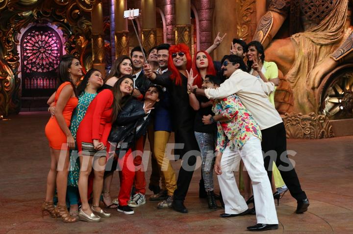 Meet Bros Have a Blast on the sets of 'Comedy Nights Bachao'