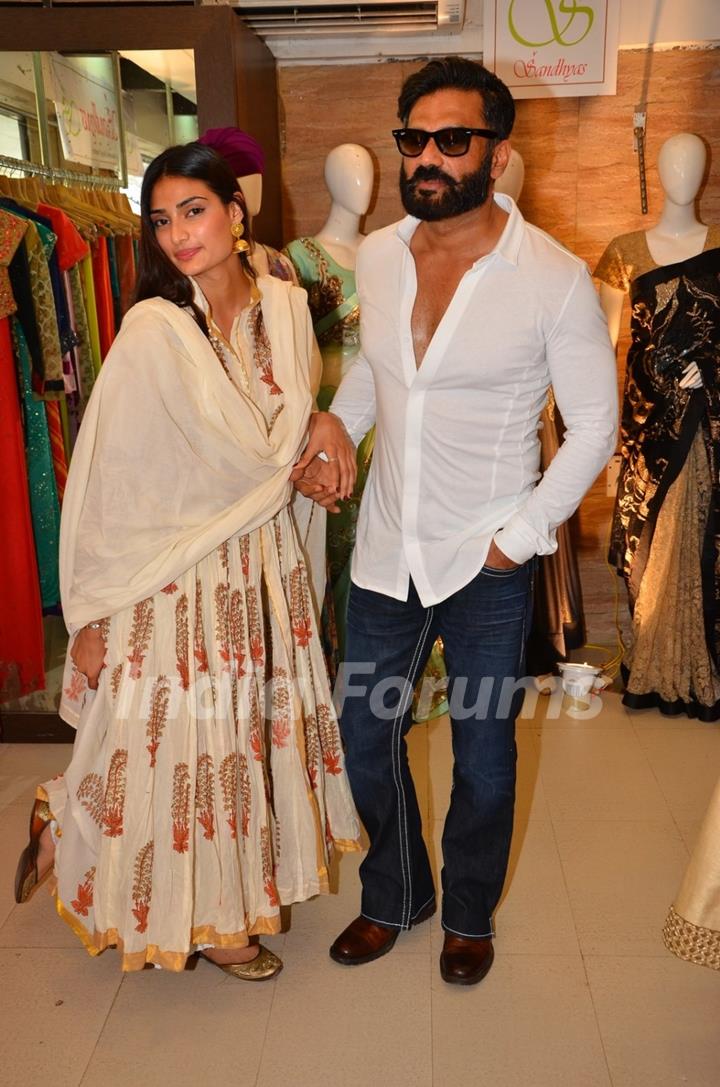 Athiya and Suneil Shetty at Abitare Art Gallery's Exhibition