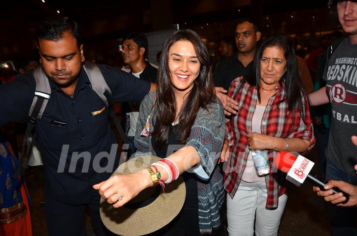 Preity Zinta Snapped with her husband Gene Goodenough at Airport