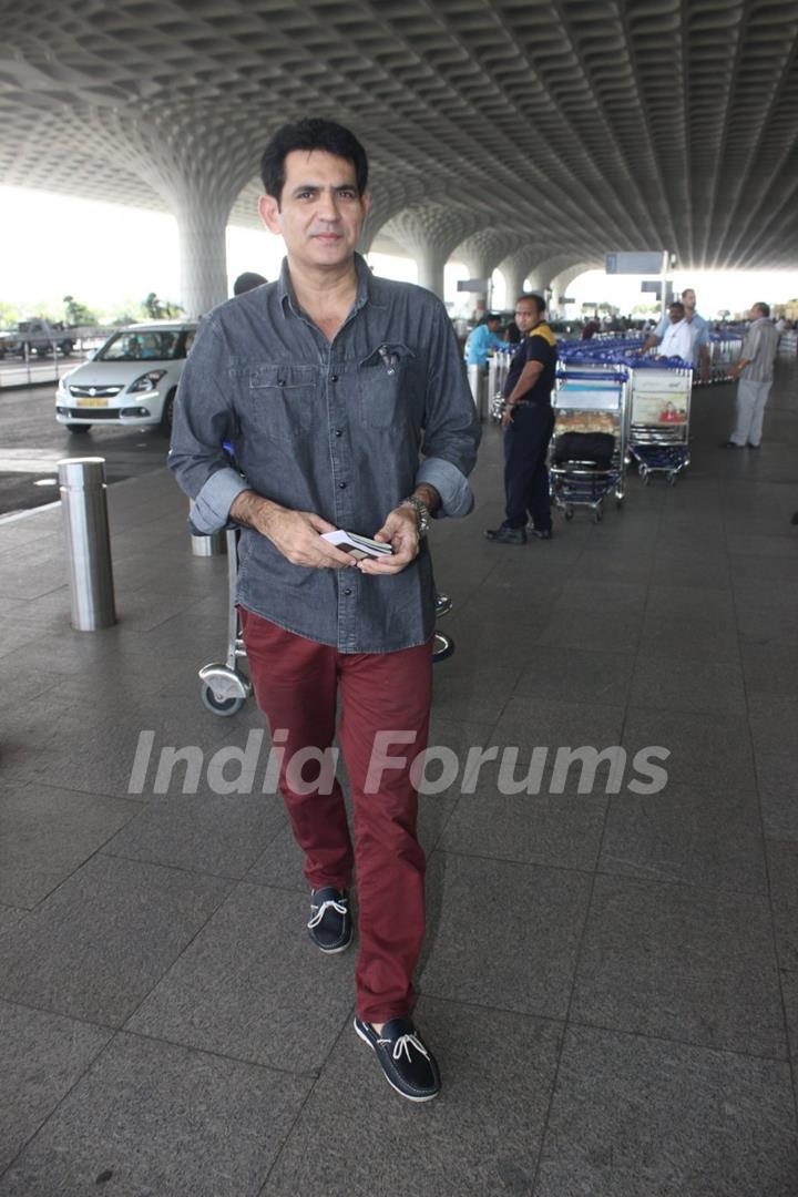 Omung Kumar Snapped at Airport