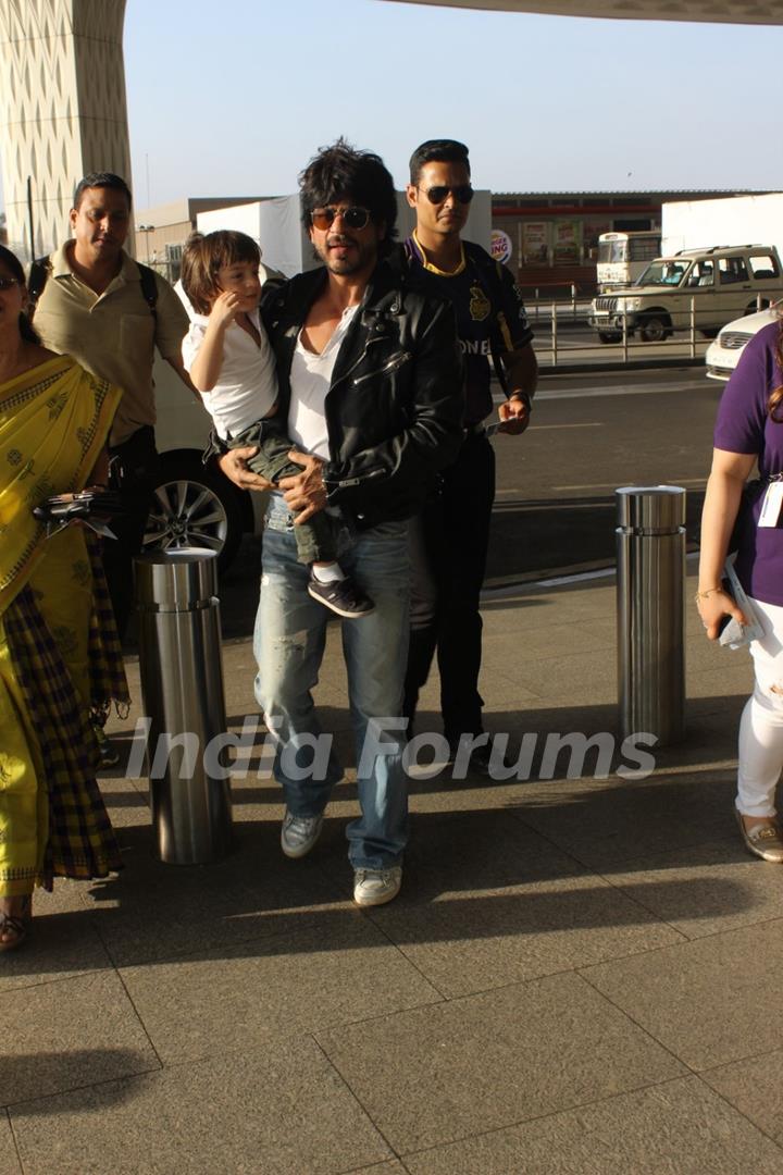 Shah Rukh Khan and AbRam Khan Snapped at Airport