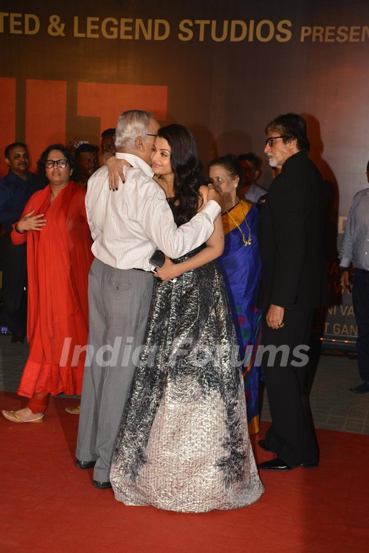 Aishwarya Rai Bachchan and Amitabh Bachchan at Special Premiere of 'Sarabjit'