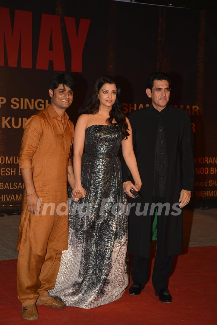 Aishwarya Rai Bachchan with Omung Kumar at Special Premiere of 'Sarabjit'