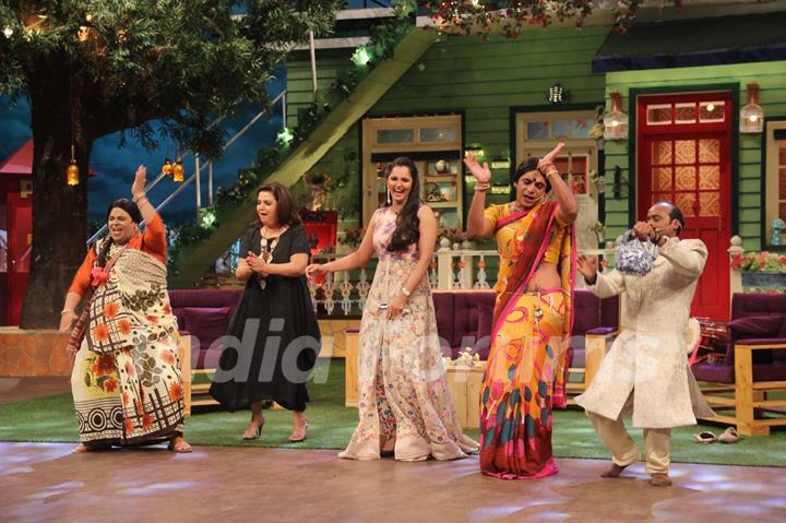 Farah Khana and Sania Mirza Have a Blast on the Sets of 'The Kapil Sharma Show'