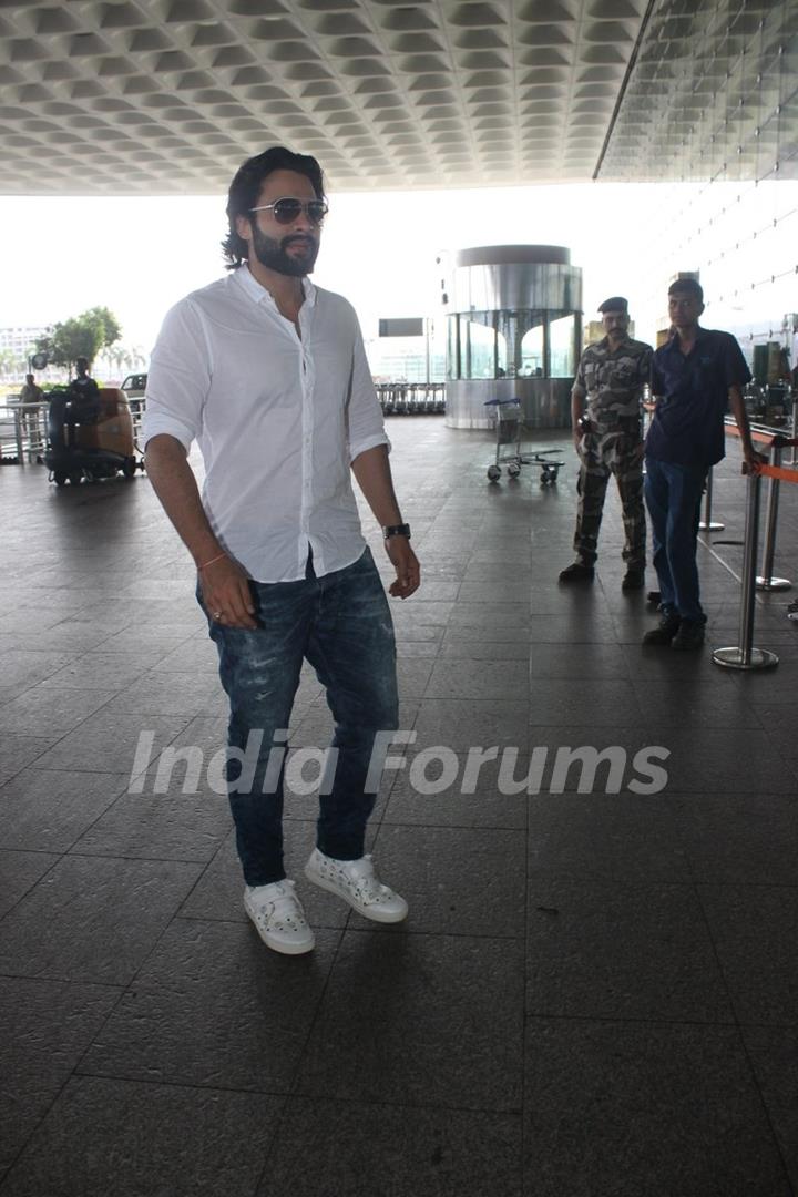 Airport Spotting: Jackky Bhagnani