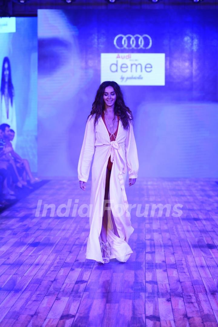 Shibani Dandekar at India Beach Fashion Week 2016