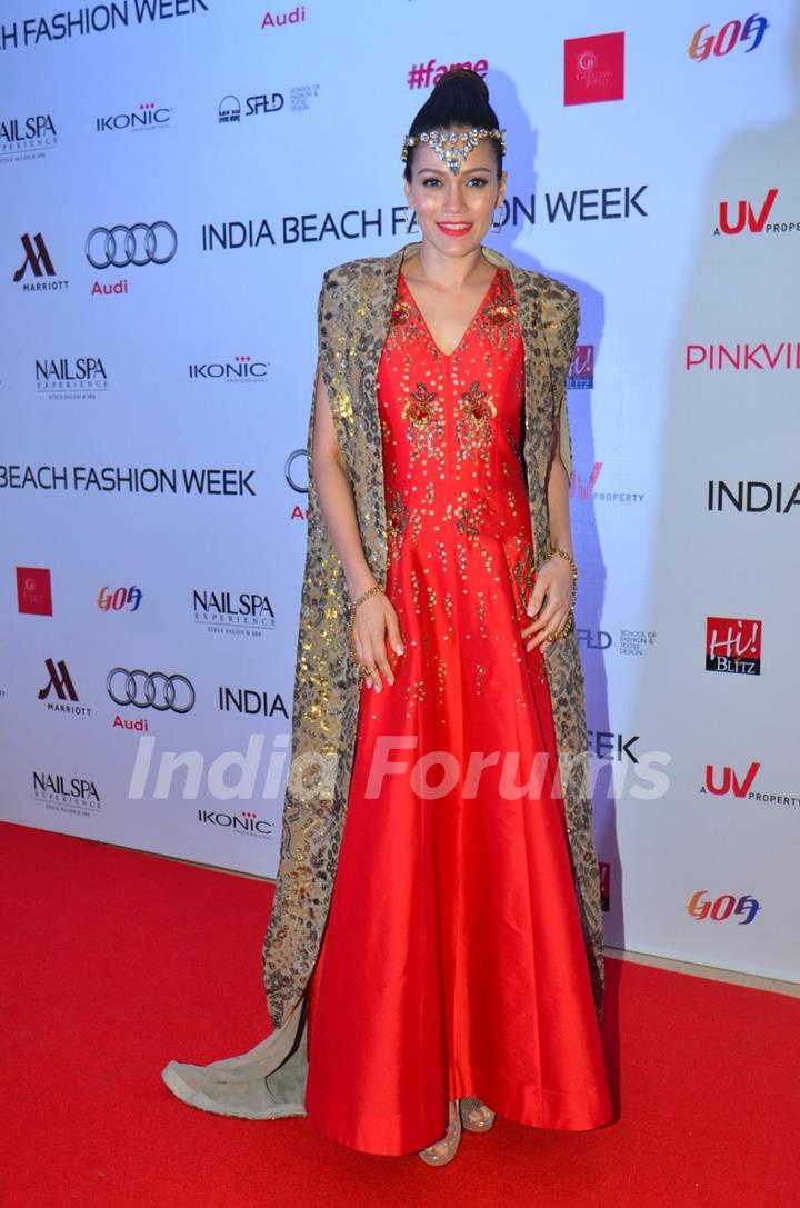 Waluscha de Sousa at India Beach Fashion Week