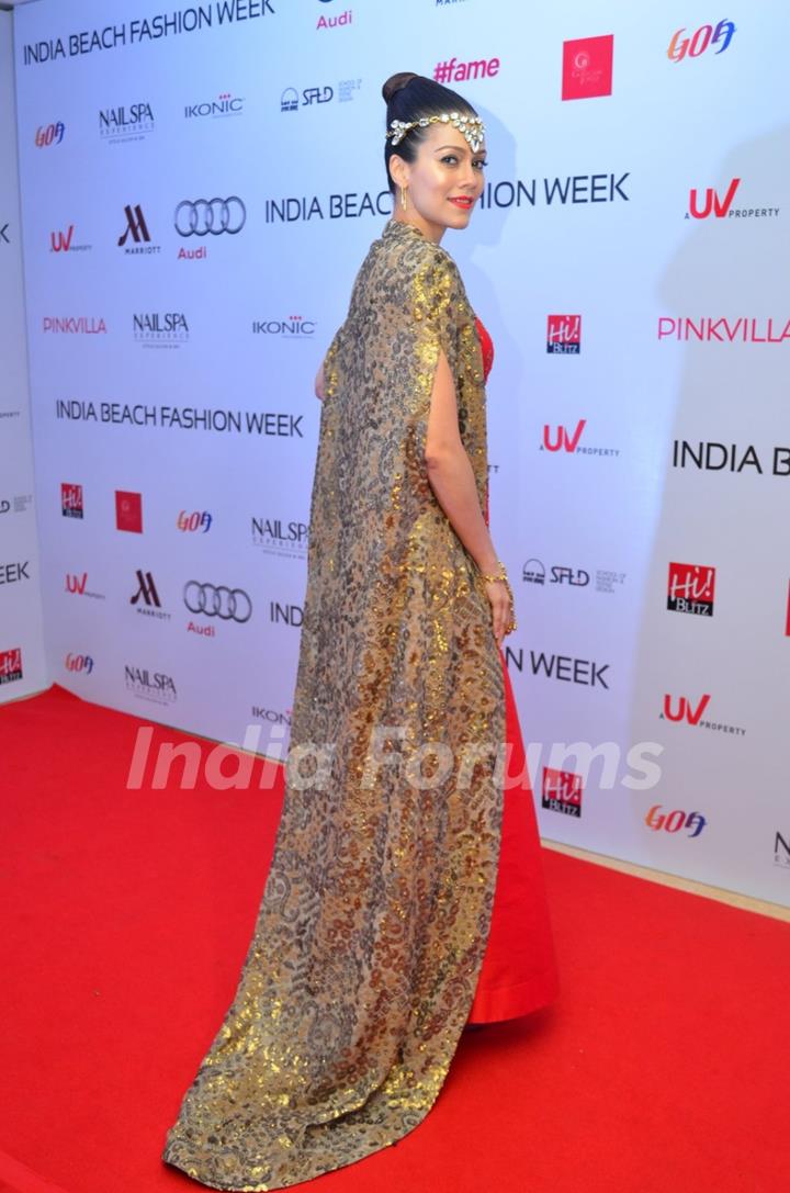 Waluscha de Sousa at India Beach Fashion Week