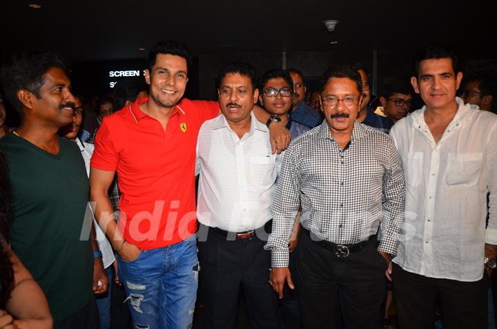 Randeep Hooda & Omung Kumar with Firefighters at special Screening of Sarbjit