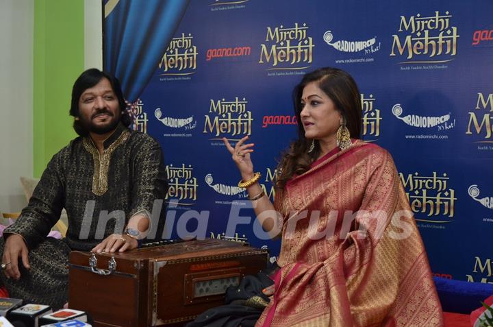 Roop Kumar Rathod Sings for his wife Sonali at Mehfil Radio Mirchi