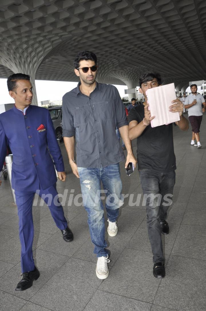 Aditya Roy Kapur Snapped at Airport