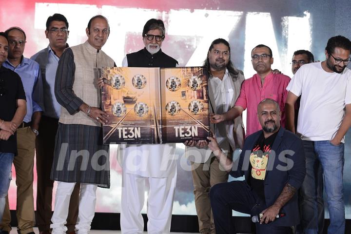 Vishal Dadlani, Amitabh Bachchan, Clinton Cerejo and Ribhu Dasgupta at Song Launch of 'TE3N'