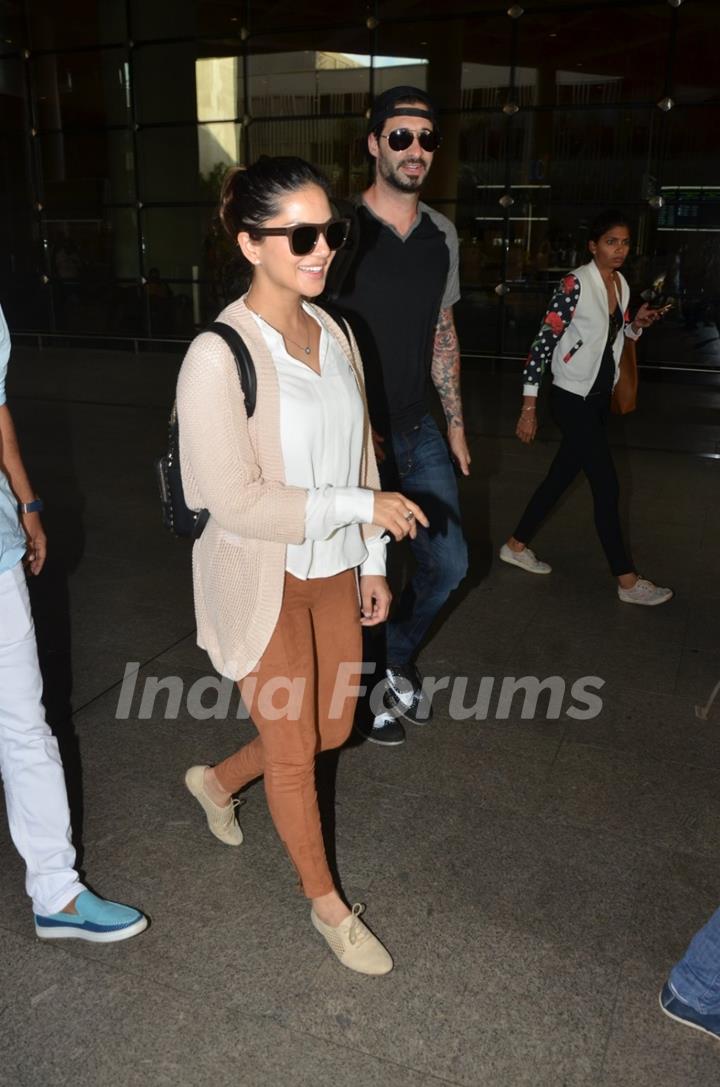 Sunny Leone with Daniel Weber Snapped at Airport